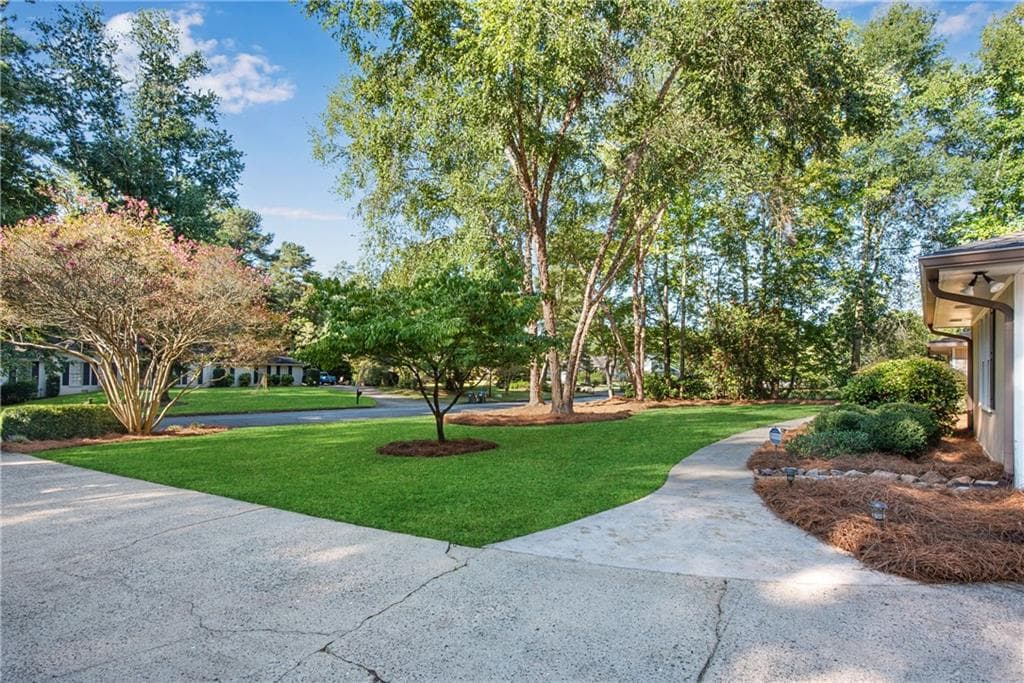 4 bedroom, 2 bathroom, 1,991 sq ft single family residence under contract at 289 Northgate Trace, Roswell, GA 30075 — photo 4