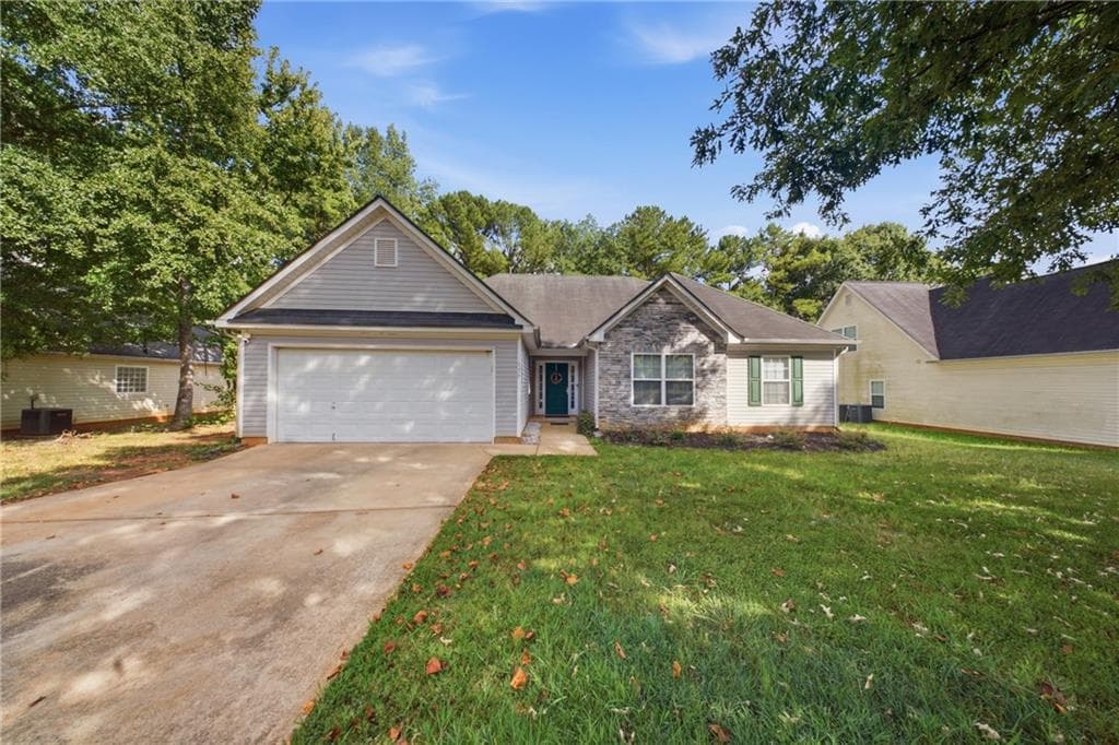 3 bedroom, 2 bathroom, 1,588 sq ft single family residence for sale at 177 Revolutionary Drive, Hampton, GA 30228 — photo 1 of 30