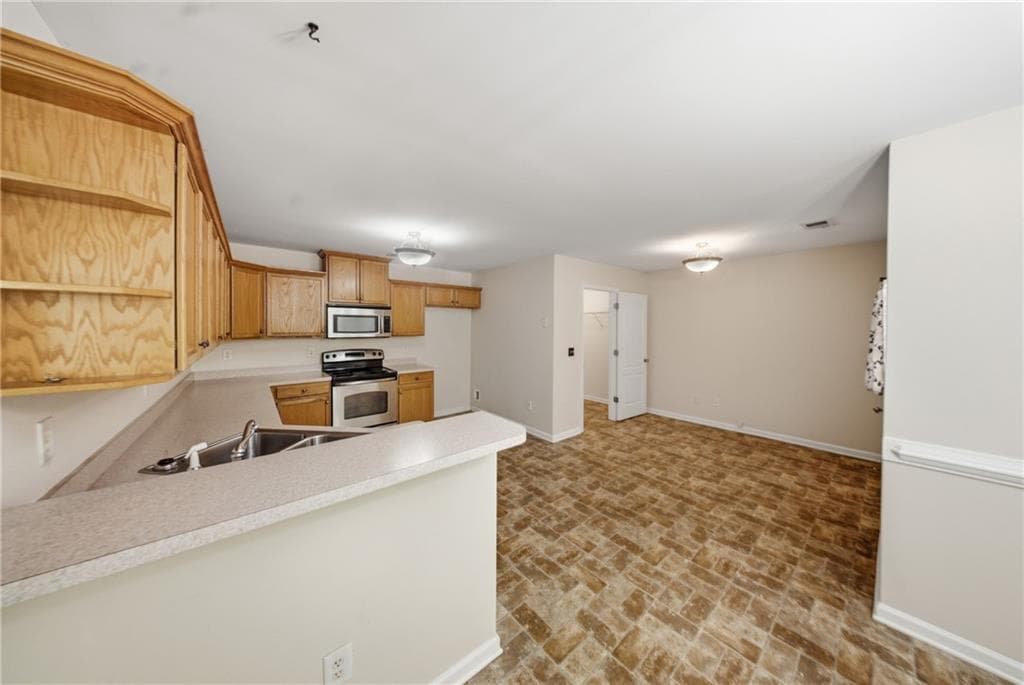 3 bedroom, 2 bathroom, 1,588 sq ft single family residence for sale at 177 Revolutionary Drive, Hampton, GA 30228 — photo 6