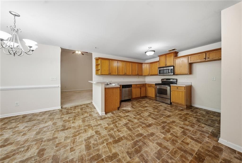 3 bedroom, 2 bathroom, 1,588 sq ft single family residence for sale at 177 Revolutionary Drive, Hampton, GA 30228 — photo 7