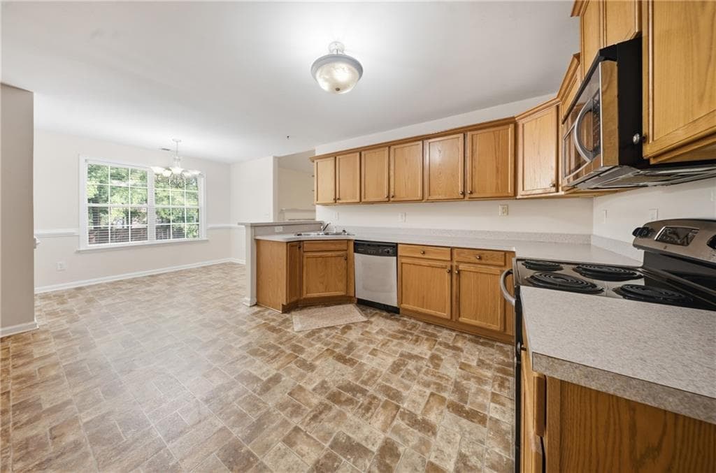 3 bedroom, 2 bathroom, 1,588 sq ft single family residence for sale at 177 Revolutionary Drive, Hampton, GA 30228 — photo 8