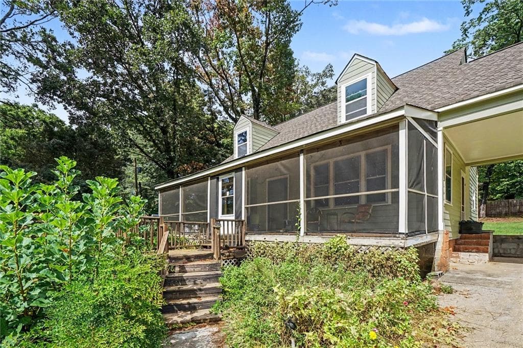 3 bedroom, 2 bathroom, 1,252 sq ft single family residence under contract at 6044 Shadow Rock Drive, Lithonia, GA 30058 — photo 9