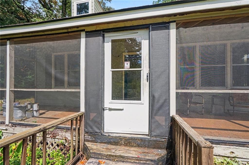 3 bedroom, 2 bathroom, 1,252 sq ft single family residence under contract at 6044 Shadow Rock Drive, Lithonia, GA 30058 — photo 2