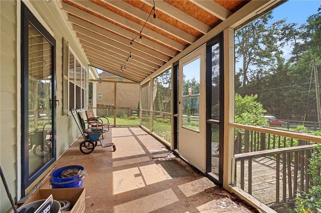3 bedroom, 2 bathroom, 1,252 sq ft single family residence under contract at 6044 Shadow Rock Drive, Lithonia, GA 30058 — photo 5
