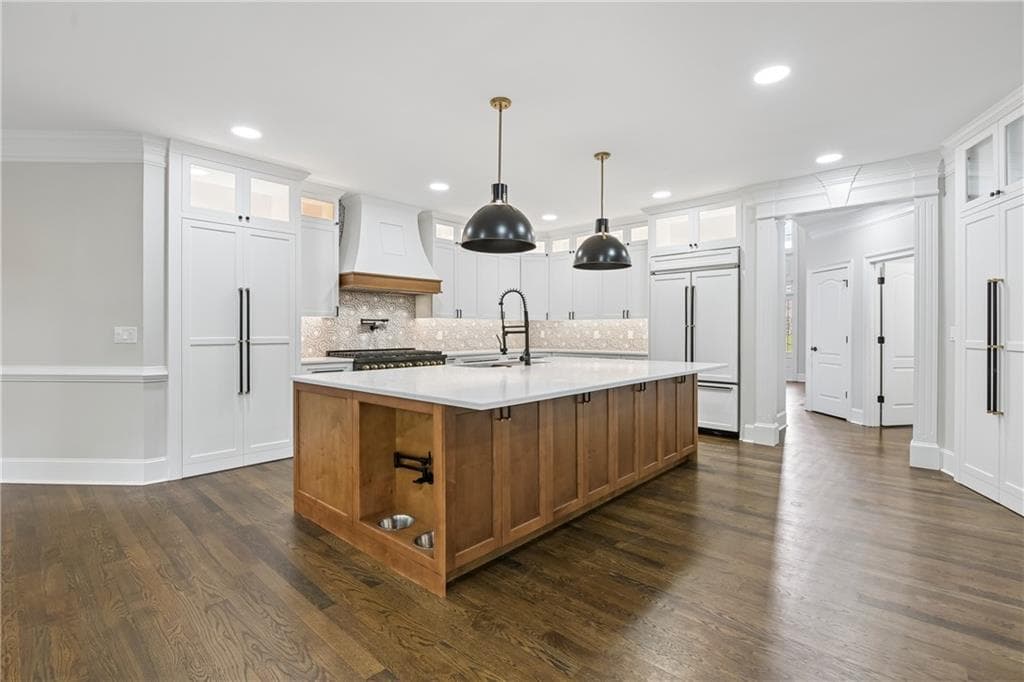 5 bedroom, 5 bathroom, 6,833 sq ft single family residence for sale at 2745 Kensington Court, Cumming, GA 30041 — photo 2