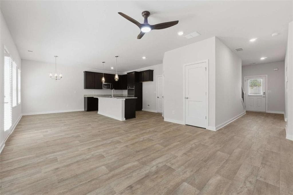 4 bedroom, 4 bathroom, 2,850 sq ft single family residence under contract at 237 Fern Dale Drive, Fairburn, GA 30213 — photo 4