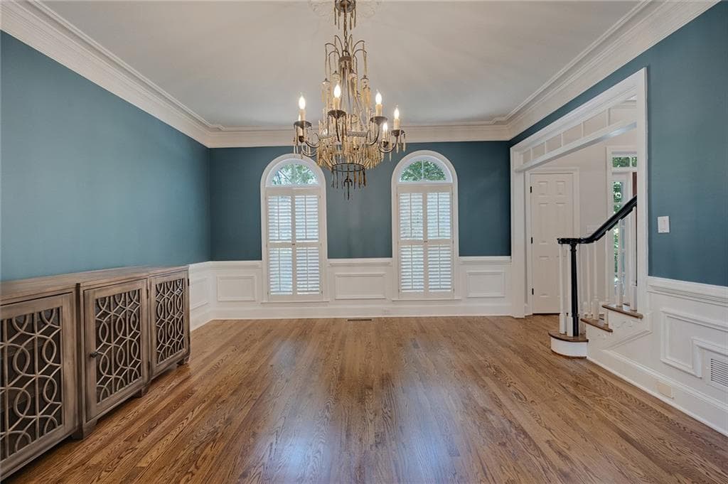 8 bedroom, 5 bathroom, 6,163 sq ft single family residence under contract at 480 Abbeywood Drive, Roswell, GA 30075 — photo 3