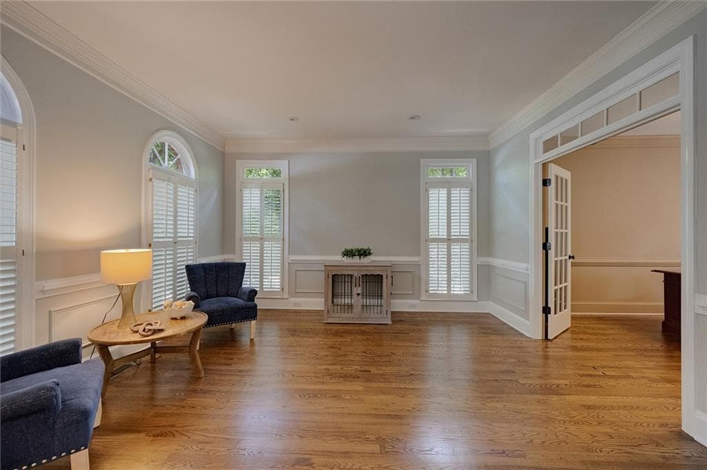 8 bedroom, 5 bathroom, 6,163 sq ft single family residence under contract at 480 Abbeywood Drive, Roswell, GA 30075 — photo 5