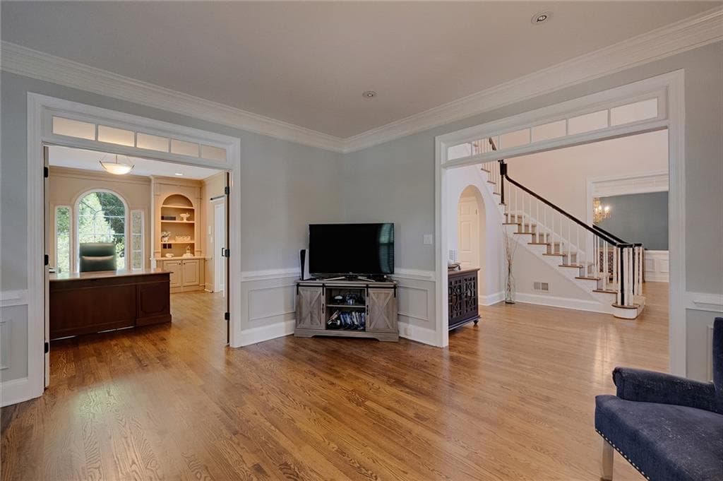 8 bedroom, 5 bathroom, 6,163 sq ft single family residence under contract at 480 Abbeywood Drive, Roswell, GA 30075 — photo 6
