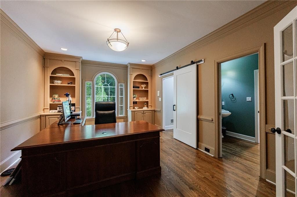 8 bedroom, 5 bathroom, 6,163 sq ft single family residence under contract at 480 Abbeywood Drive, Roswell, GA 30075 — photo 7