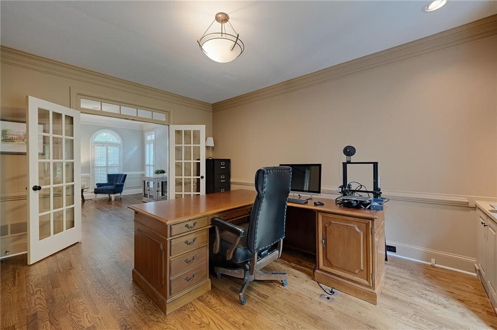 8 bedroom, 5 bathroom, 6,163 sq ft single family residence under contract at 480 Abbeywood Drive, Roswell, GA 30075 — photo 8
