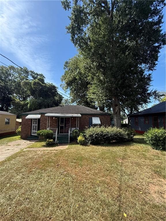 2 bedroom, 2 bathroom, 1,212 sq ft single family residence for sale at 318 Sharman Street, Thomaston, GA 30286
