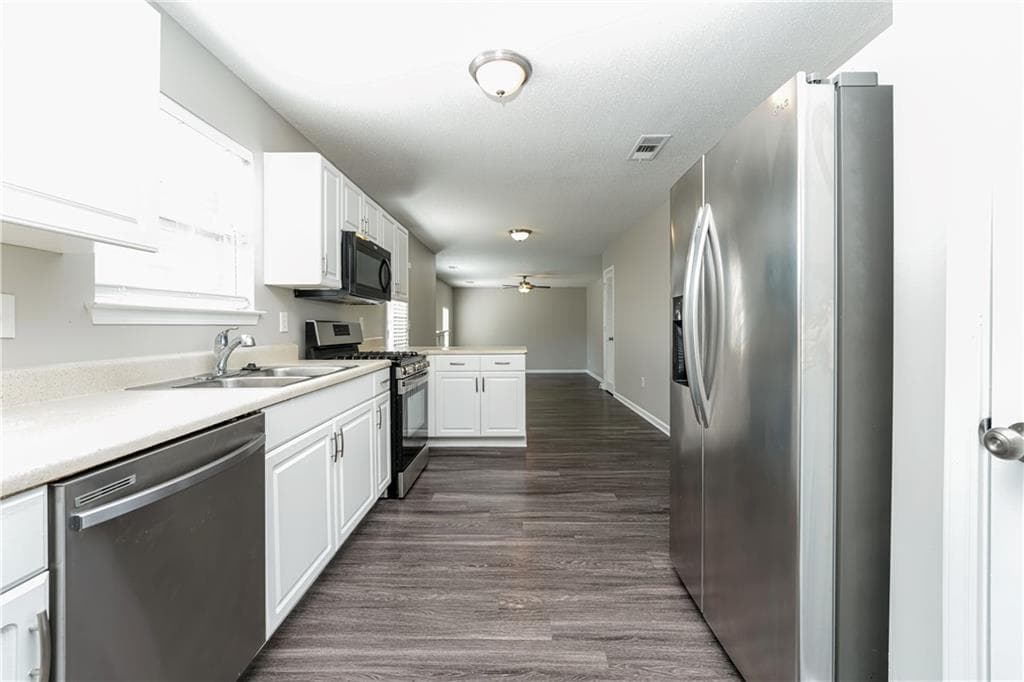 5 bedroom, 3 bathroom, 2,872 sq ft single family residence for rent at 2575 Captains Row, Decatur, GA 30035 for $2,645 a month — photo 3