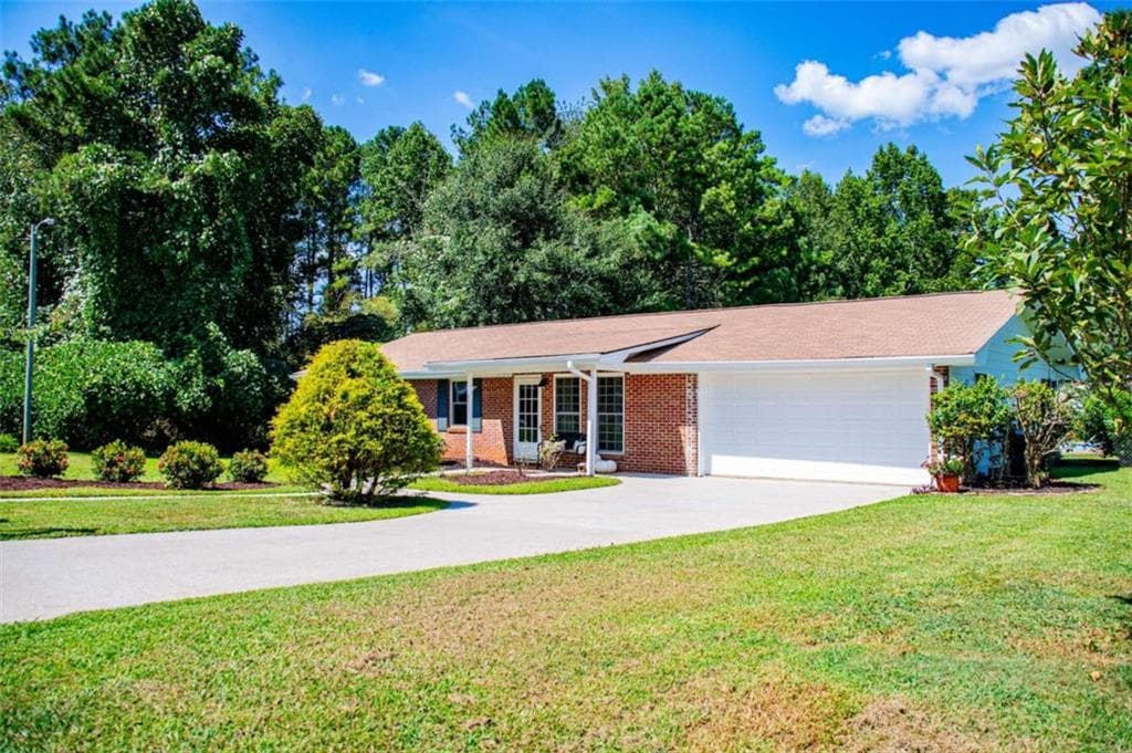 3 bedroom, 2 bathroom, 1,305 sq ft single family residence for sale at 95 E Barbara Lane, Carrollton, GA 30117 — photo 3