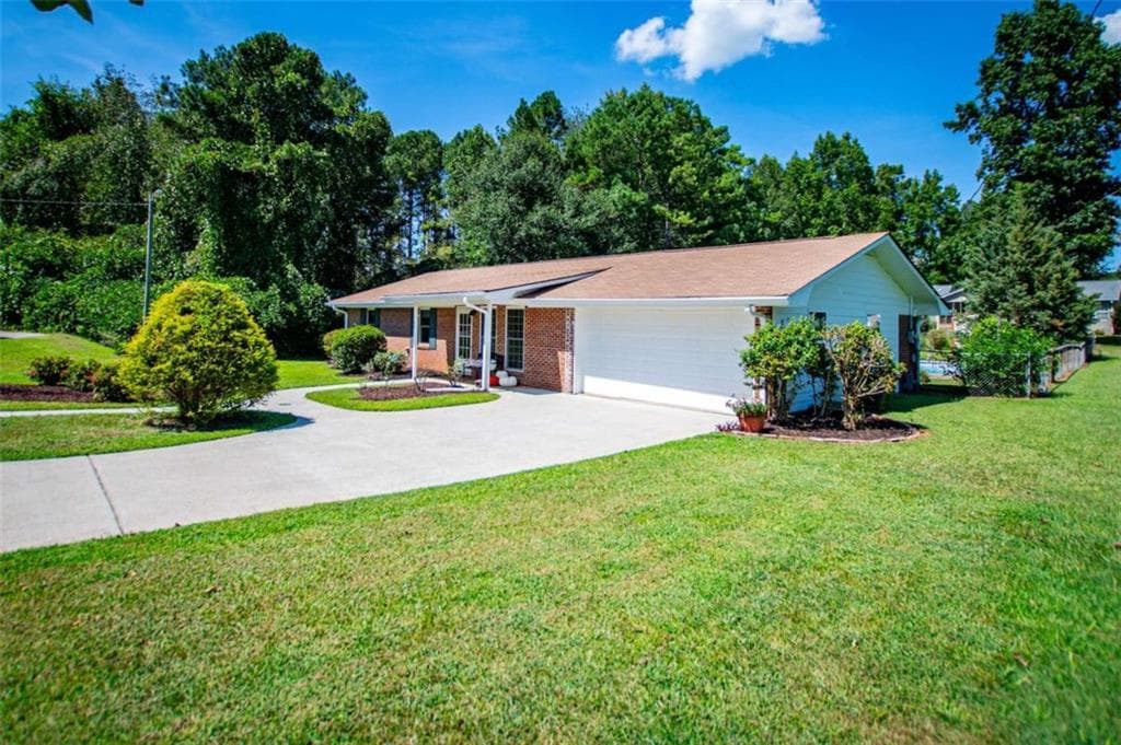 3 bedroom, 2 bathroom, 1,305 sq ft single family residence for sale at 95 E Barbara Lane, Carrollton, GA 30117 — photo 4