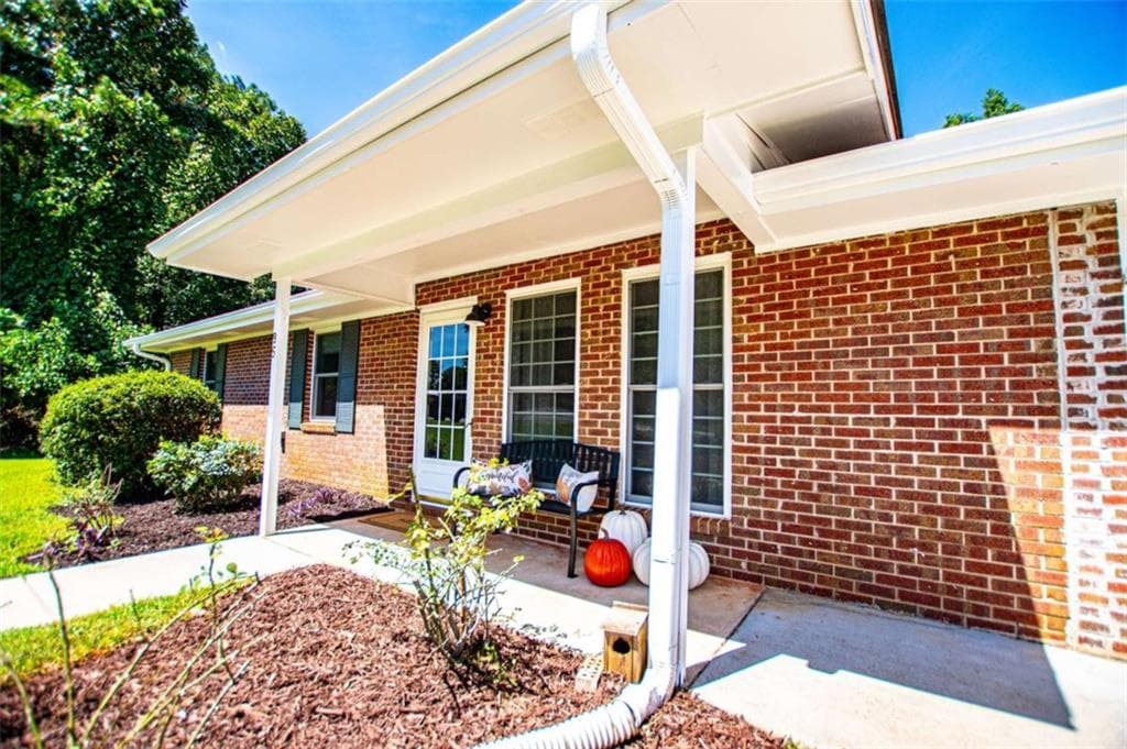3 bedroom, 2 bathroom, 1,305 sq ft single family residence for sale at 95 E Barbara Lane, Carrollton, GA 30117 — photo 6
