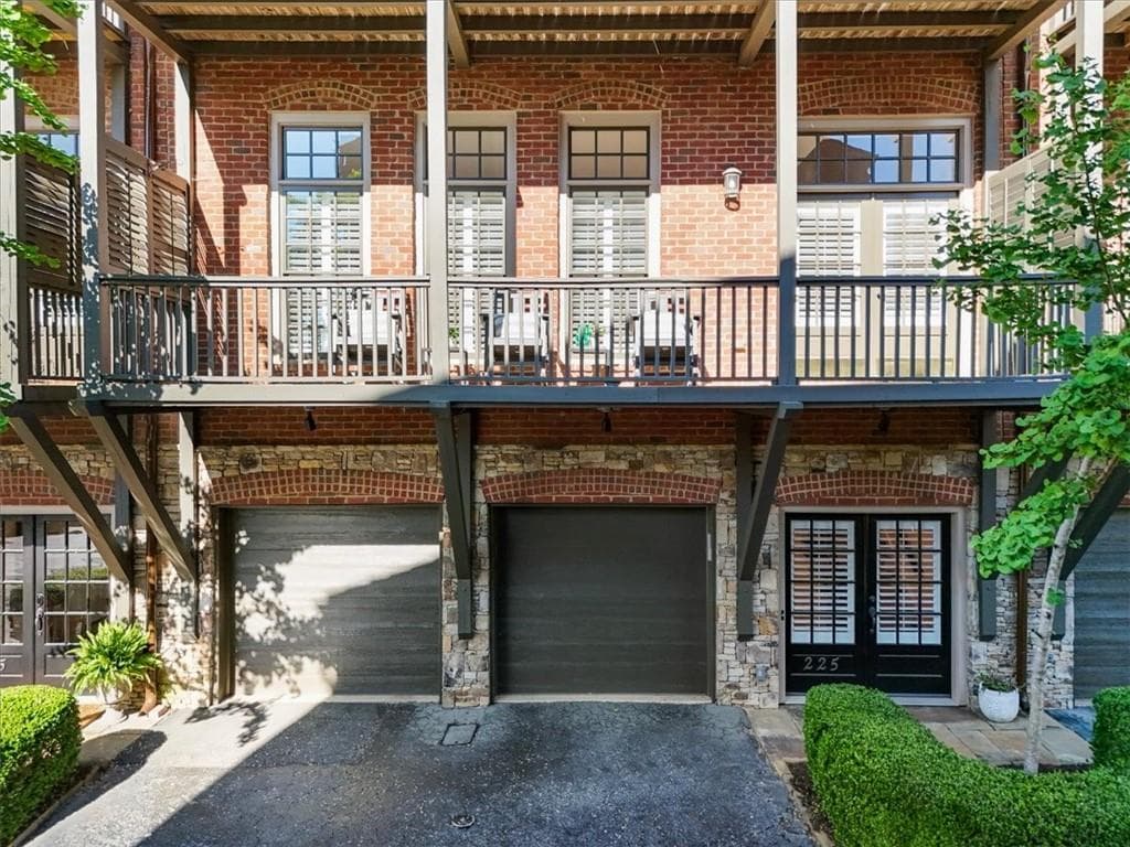 3 bedroom, 4 bathroom, 3,200 sq ft townhouse for sale at 225 Founders Mill Court, Roswell, GA 30075 — photo 3