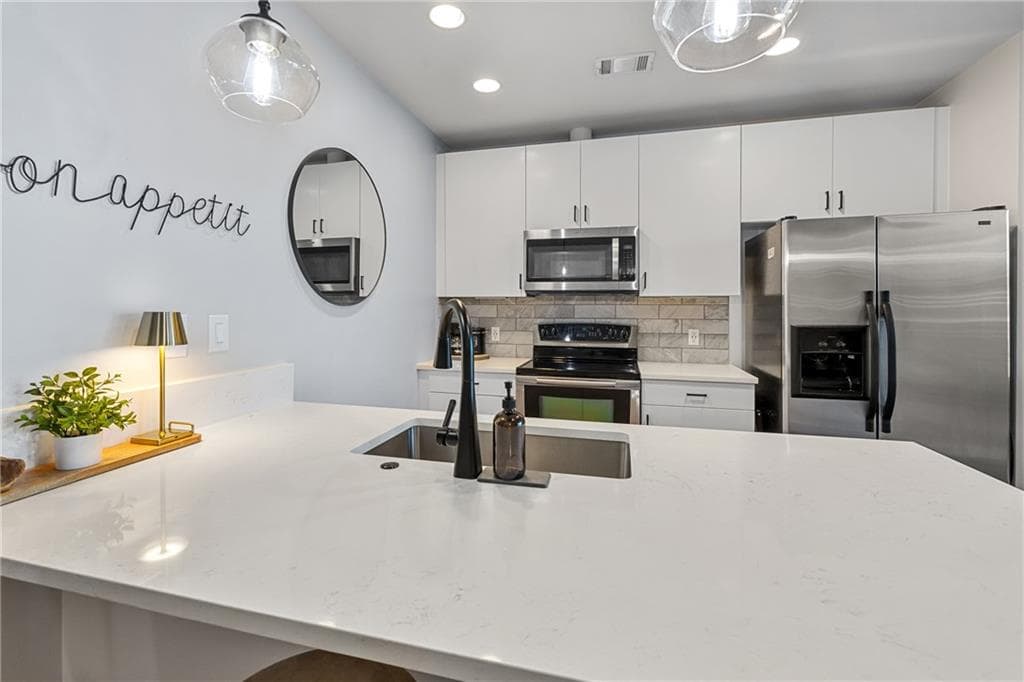 1 bedroom, 1 bathroom, 743 sq ft condominium for sale at 400 W Peachtree Street 3005, Atlanta, GA 30308 — photo 3