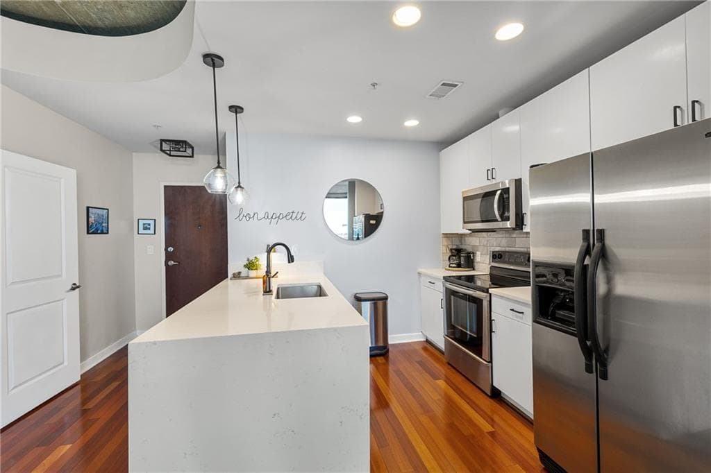 1 bedroom, 1 bathroom, 743 sq ft condominium for sale at 400 W Peachtree Street 3005, Atlanta, GA 30308 — photo 4