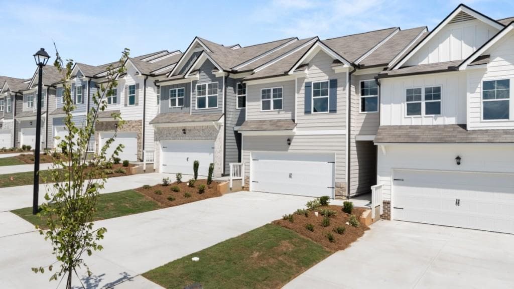 3 bedroom, 3 bathroom, 1,877 sq ft townhouse for sale at 99 Pepperbush Way, Jasper, GA 30143 — photo 2