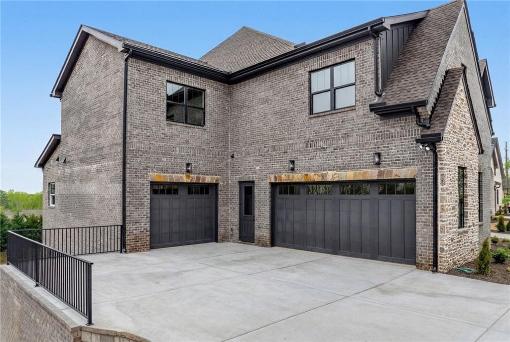 5 bedroom, 5 bathroom, 5,517 sq ft single family residence for sale at 3267 N Bogan Road, Buford, GA 30519 — photo 3