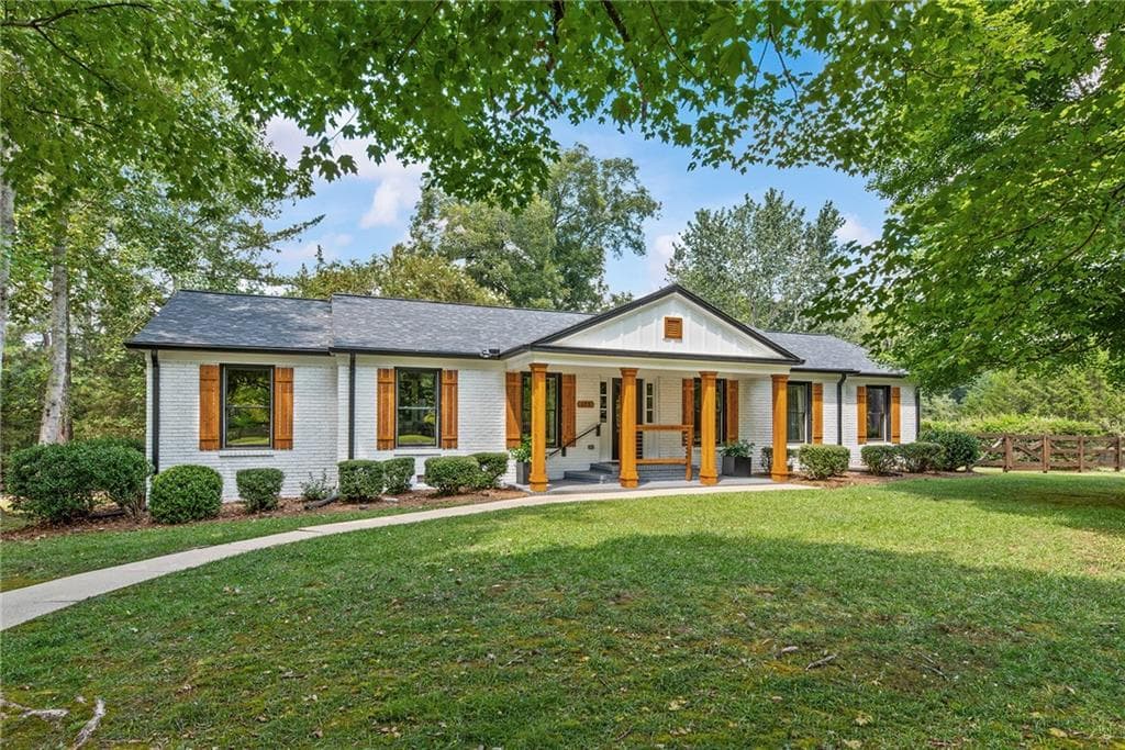 4 bedroom, 3 bathroom, 2,483 sq ft single family residence under contract at 175 Williamsburg Lane, Athens, GA 30605
