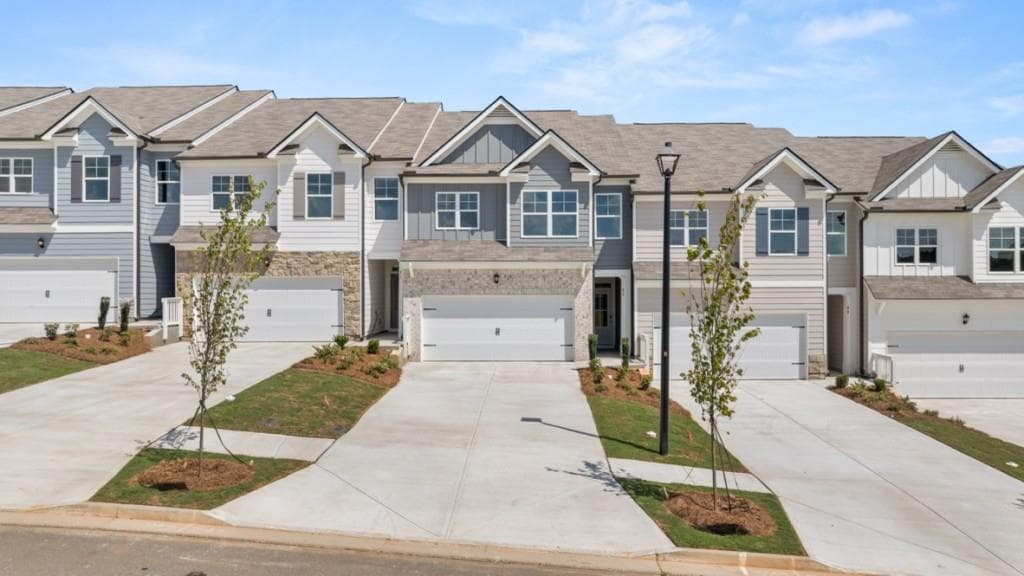 3 bedroom, 3 bathroom, 1,877 sq ft townhouse for sale at 95 Pepperbush Way, Jasper, GA 30143