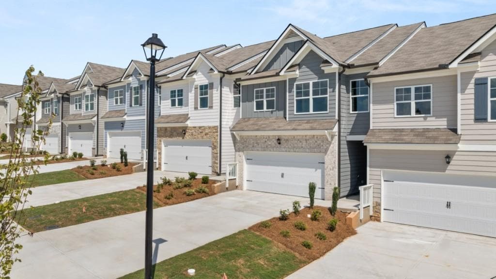 3 bedroom, 3 bathroom, 1,877 sq ft townhouse for sale at 95 Pepperbush Way, Jasper, GA 30143 — photo 2