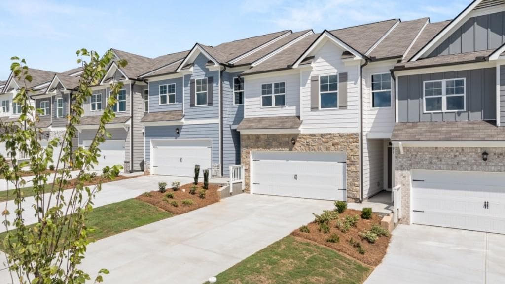 3 bedroom, 3 bathroom, 1,877 sq ft townhouse for sale at 91 Pepperbush Way, Jasper, GA 30143 — photo 2