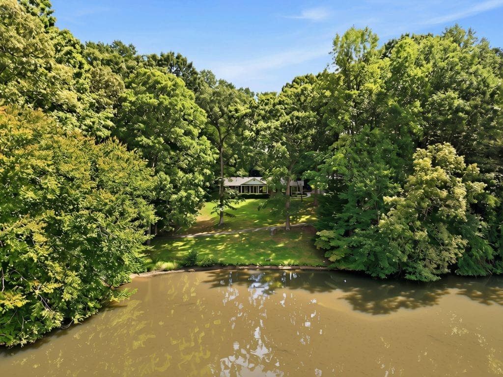 4 bedroom, 3 bathroom, 4,080 sq ft single family residence for sale at 2306 E Cherokee Drive, Woodstock, GA 30188 — photo 5