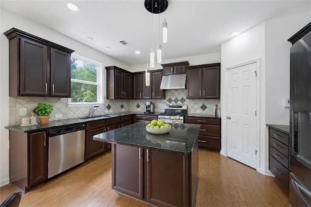 6 bedroom, 4 bathroom, 4,014 sq ft single family residence for sale at 720 Yasha Court, Alpharetta, GA 30005 — photo 9