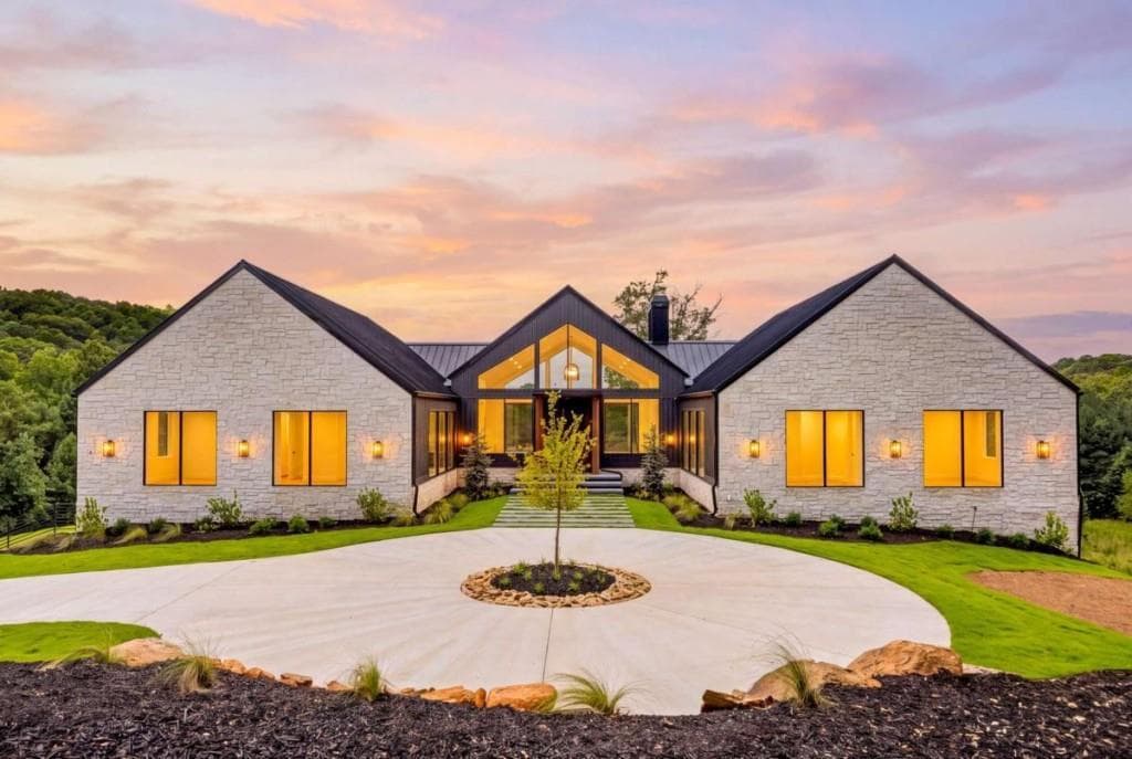 6 bedroom, 10 bathroom, 8,413 sq ft single family residence for sale at 198 Big View Trail, Mineral Bluff, GA 30559 — photo 2
