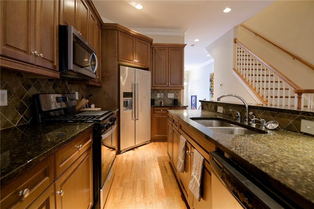 3 bedroom, 4 bathroom, 2,302 sq ft condominium for rent at 2665 Rivers Edge Drive, Atlanta, GA 30324 for $3,300 a month — photo 6
