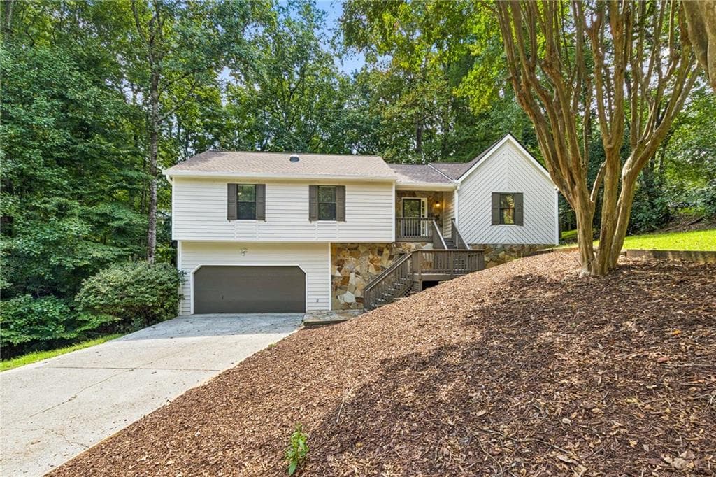 3 bedroom, 2 bathroom, 1,812 sq ft single family residence under contract at 4656 Saybrook Court, Peachtree Corners, GA 30096