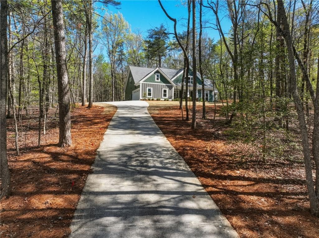 4 bedroom, 3 bathroom, 3,037 sq ft single family residence for sale at 320 Fern Park Drive, Dawsonville, GA 30534 — photo 2