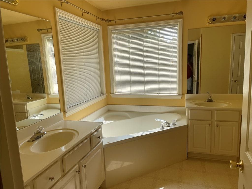 5 bedroom, 2 bathroom, 3,213 sq ft single family residence for rent at 1594 Hampton Hollow Trail, Lawrenceville, GA 30043 for $2,900 a month — photo 10