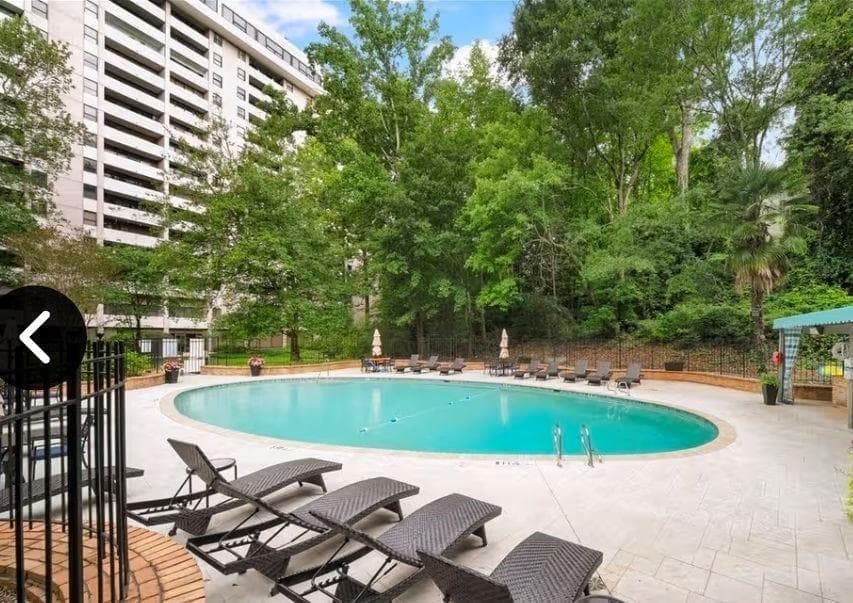 1 bedroom, 1 bathroom, 1,255 sq ft condominium for sale at 3530 Piedmont Road M1, Atlanta, GA 30305 — photo 1 of 31