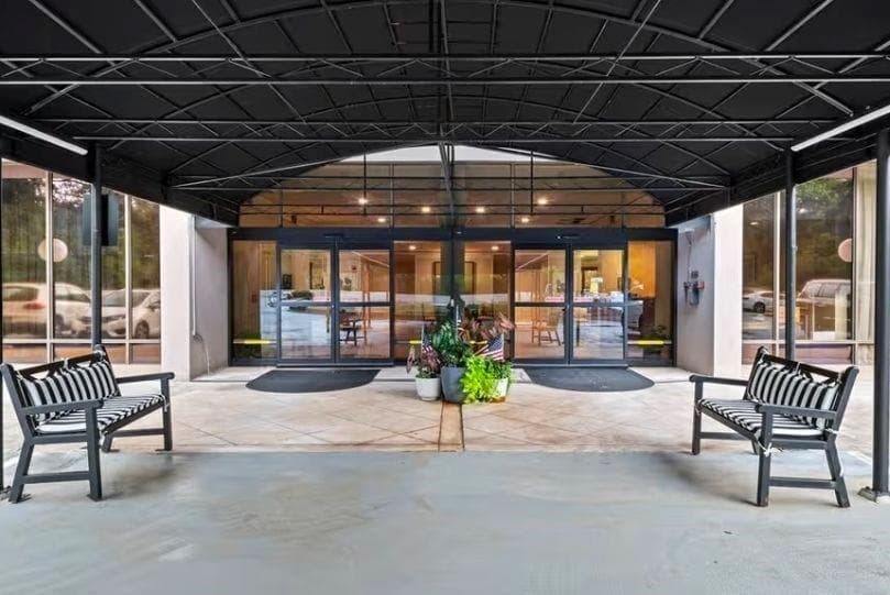1 bedroom, 1 bathroom, 1,255 sq ft condominium for sale at 3530 Piedmont Road M1, Atlanta, GA 30305 — photo 3