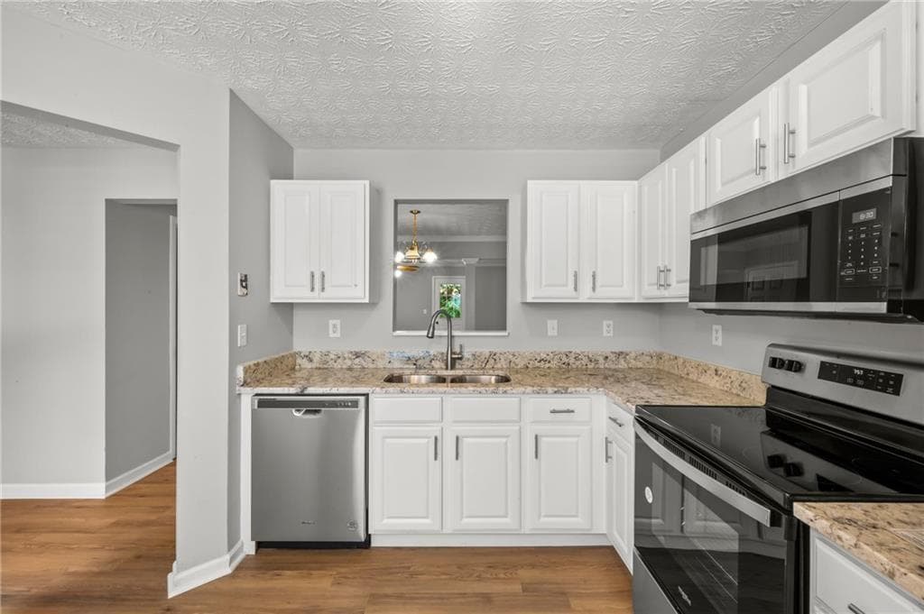 3 bedroom, 3 bathroom, 1,400 sq ft townhouse under contract at 2754 Valley Green Drive, Gainesville, GA 30504 — photo 2