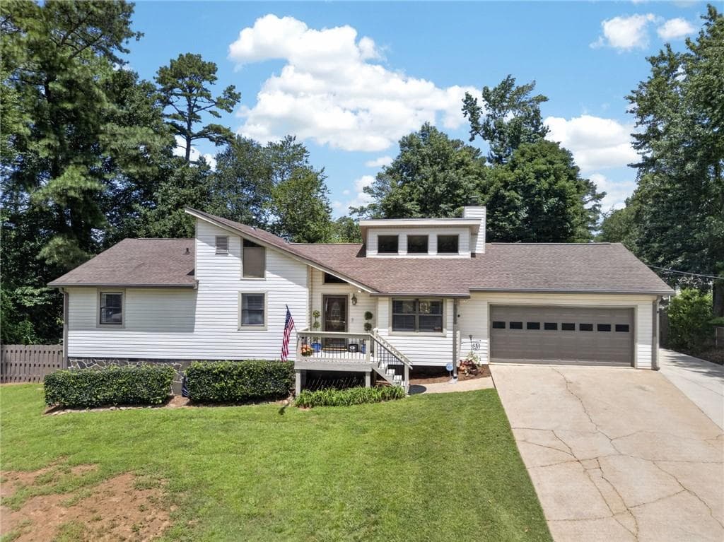 3 bedroom, 2 bathroom, 1,381 sq ft single family residence for sale at 6164 Pinedale Lane, Douglasville, GA 30135