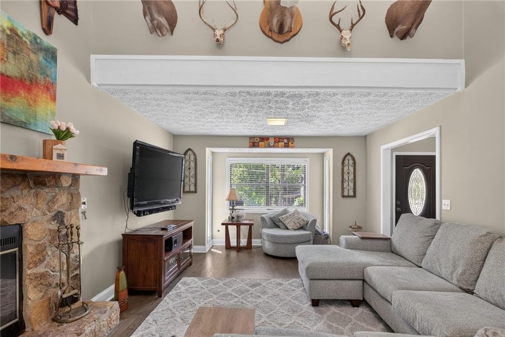 3 bedroom, 2 bathroom, 1,381 sq ft single family residence for sale at 6164 Pinedale Lane, Douglasville, GA 30135 — photo 4