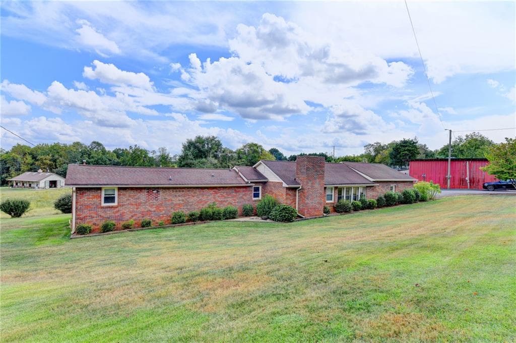 2 bedroom, 2 bathroom, 1,550 sq ft single family residence for sale at 920 Hester Drive, Cumming, GA 30028 — photo 2