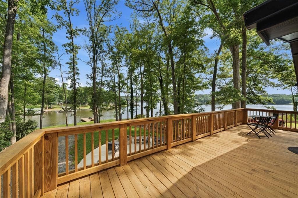 3 bedroom, 2 bathroom, 1,500 sq ft single family residence for sale at 233 Lakeshore Drive, Eatonton, GA 31024 — photo 4