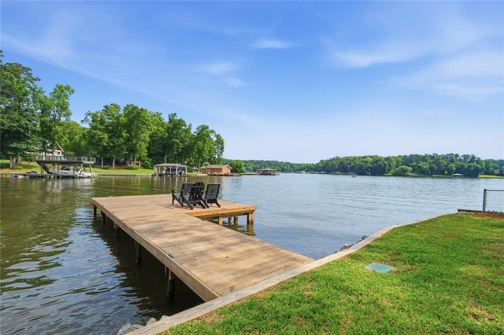 3 bedroom, 2 bathroom, 1,500 sq ft single family residence for sale at 233 Lakeshore Drive, Eatonton, GA 31024 — photo 8