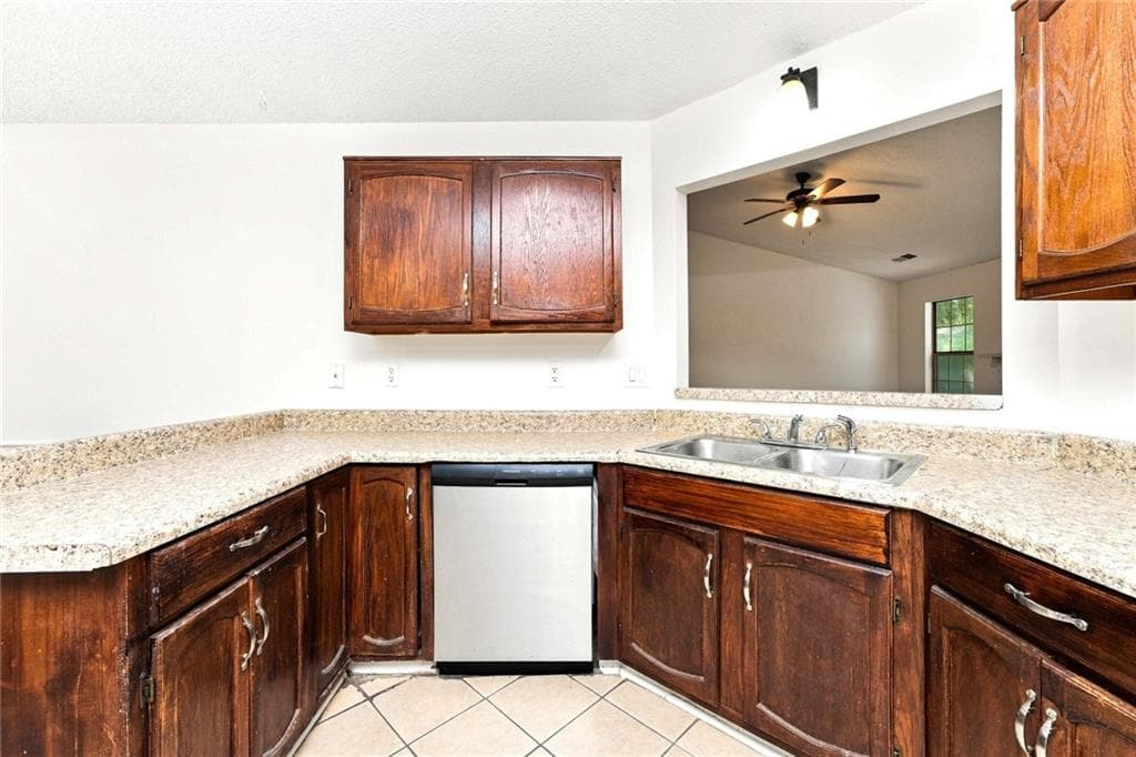 3 bedroom, 2 bathroom, 1,621 sq ft single family residence for rent at 3061 Herscu Way, Lithonia, GA 30038 for $1,710 a month — photo 3