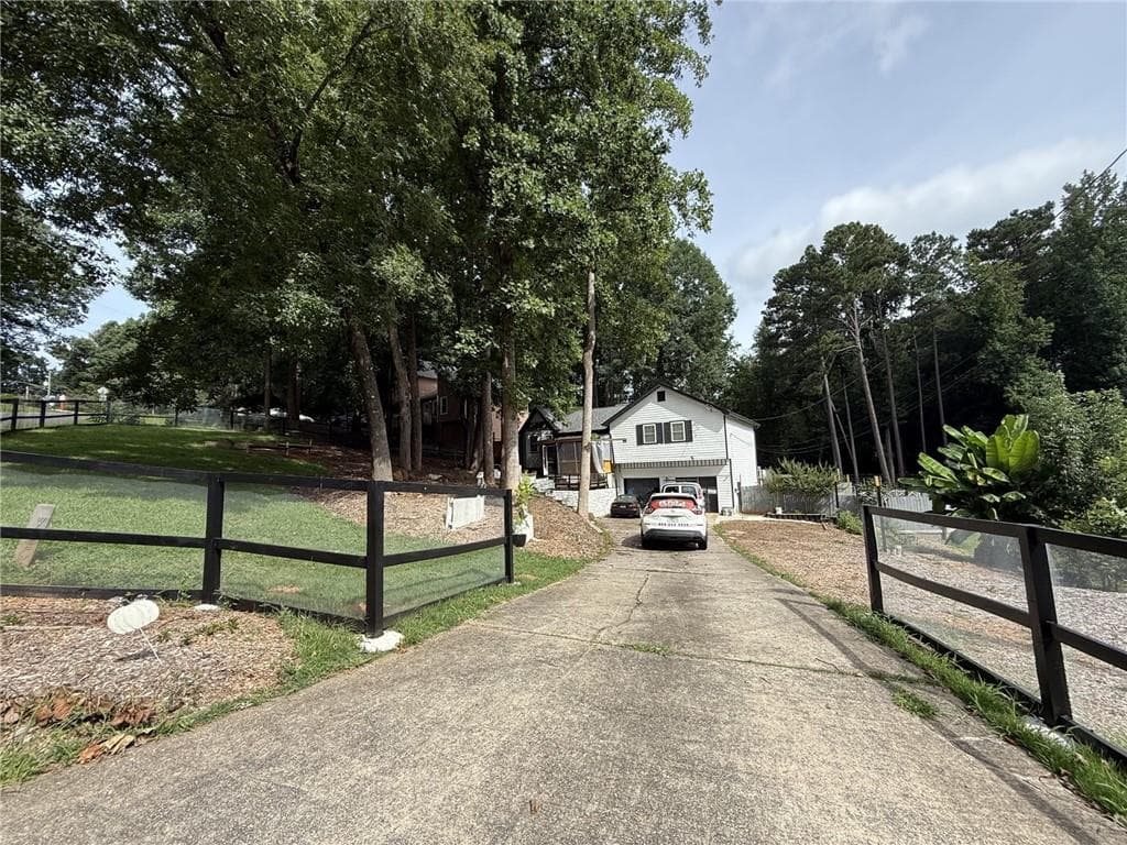3 bedroom, 2 bathroom, 1,961 sq ft single family residence for rent at 3721 Quail Hollow Trail, Snellville, GA 30039 for $2,200 a month — photo 2
