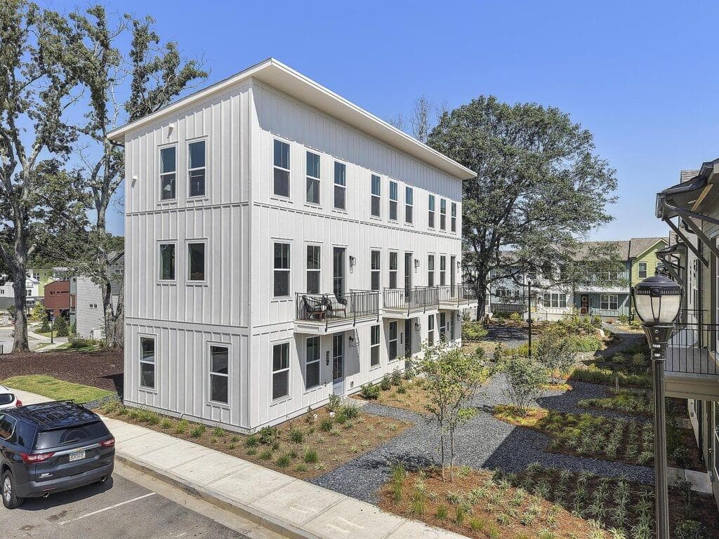 2 bedroom, 2 bathroom, 1,070 sq ft townhouse under contract at 498 Burroughs St 323, Atlanta, GA 30315