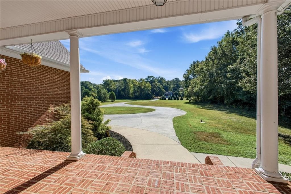 5 bedroom, 5 bathroom, 4,042 sq ft single family residence for sale at 140 Barker Road, Rome, GA 30165 — photo 5