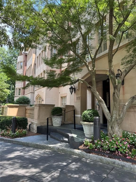 1 bedroom, 1 bathroom, 944 sq ft condominium under contract at 1717 N Decatur Road 111, Atlanta, GA 30307