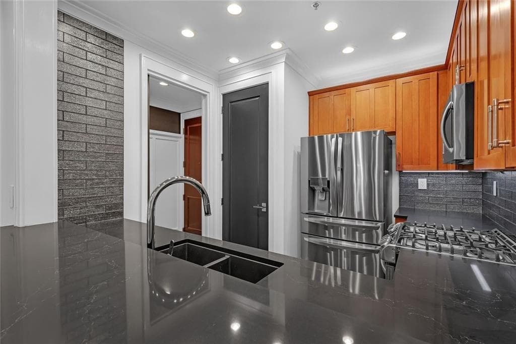 1 bedroom, 1 bathroom, 944 sq ft condominium under contract at 1717 N Decatur Road 111, Atlanta, GA 30307 — photo 5
